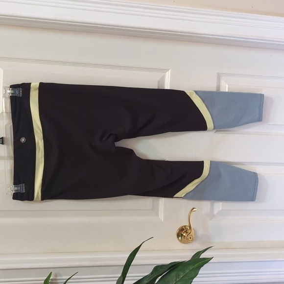 Gaiam Women's Colorblocked Cropped Leggings Size Large - Picture 3 of 8